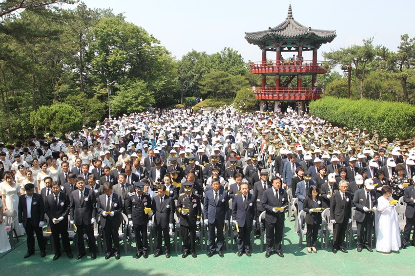 3.제60회 현충일 추념행사 거행
